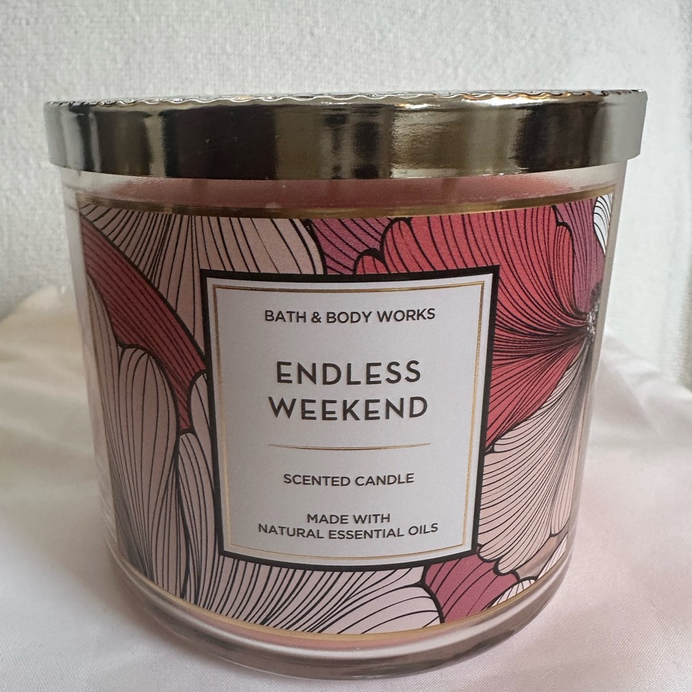 Bath & Body Works Endless Weekend Scented Candle - Pink